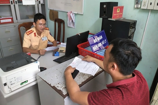 Xử lý nghiêm tình trạng ôtô chở khách trá hình