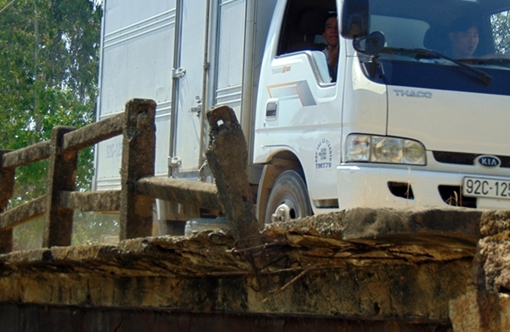 Cầu Gò Tre và cầu Bình Nam xuống cấp trầm trọng