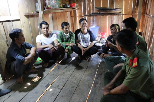 Gặp những người trở về buôn làng từ… “bóng tối”