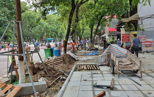 Hà Nội lập đoàn kiểm tra thi công lát đá vỉa hè