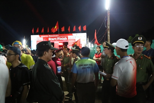 Bảo đảm an ninh cho hàng người chạy marathon trên đảo Lý Sơn