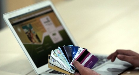 Truy tìm người đứng tên tài khoản nhận tiền lừa đảo