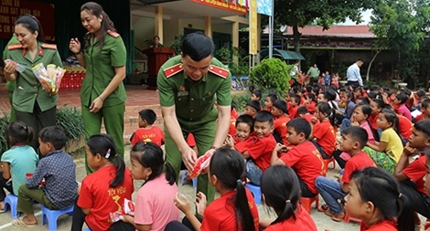 Chiến dịch tình nguyện “Hành quân xanh - Về miền hoa ban”