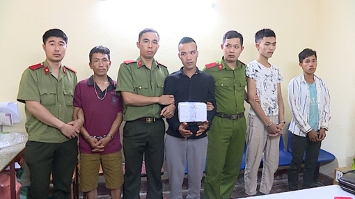 Bắt vụ vận chuyển 1 bánh heroin và 4.000 viên ma túy tổng hợp