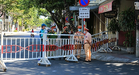 Sống giữa tâm dịch