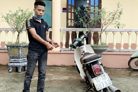 Bắt đối tượng điều khiển xe máy tông gẫy chân Đại úy Công an