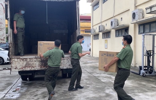 Chuyển trang thiết bị, hóa chất phòng chống dịch hỗ trợ Công an 7 tỉnh thành