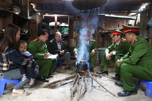 Thấm nhuần lời dạy của Bác Hồ: “Đối với nhân dân, phải kính trọng, lễ phép”