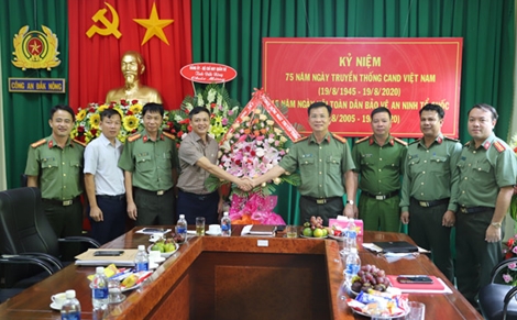 Các cơ quan, đơn vị chúc mừng CBCS Công an tỉnh Đắk Nông nhân Ngày Truyền thống CAND