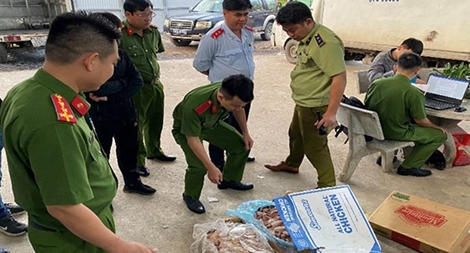 Công ty buôn bán thịt gà đã hết hạn sử dụng bị phạt hơn 50 triệu đồng