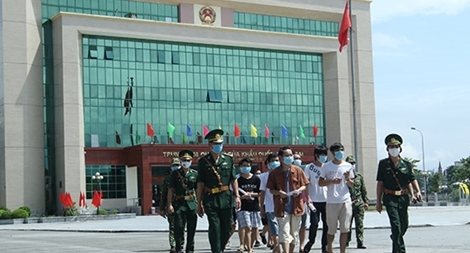 Trục xuất 113 công dân Trung Quốc tại Cửa khẩu Quốc tế Lào Cai