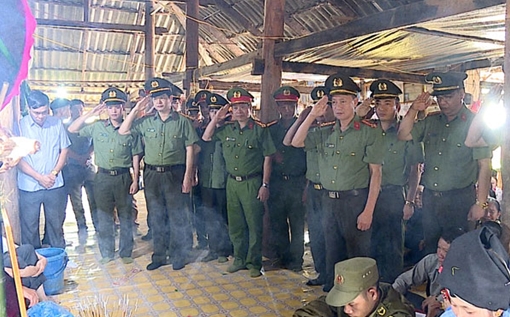 Tiếc thương người con của dân bản!