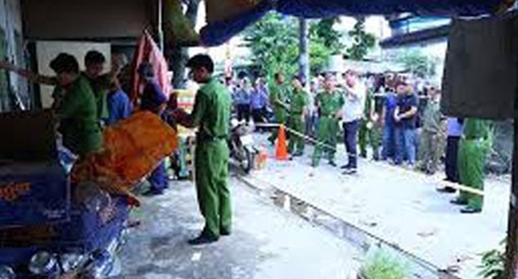 Bắt người chồng nghi đâm vợ tử vong