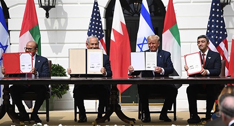 Chơi với kẻ thù!