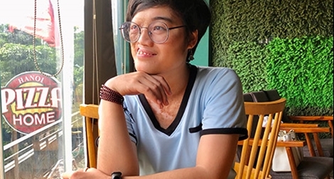 Nửa khuôn mặt, một cuộc đời