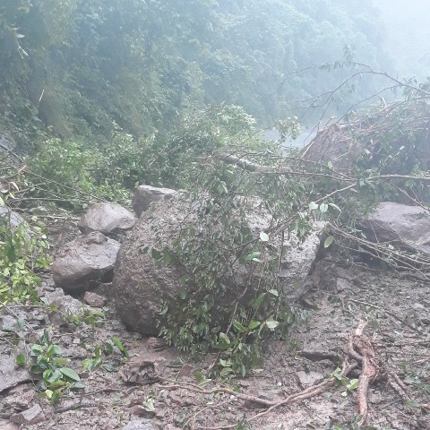 Đi cứu nạn sạt lở núi, 1 người chết, 2 người bị thương và 4 người mất tích