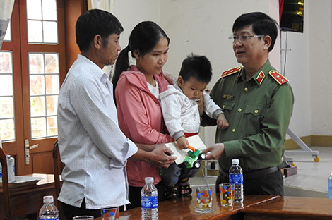 Hy sinh vì nhân dân trong lũ dữ