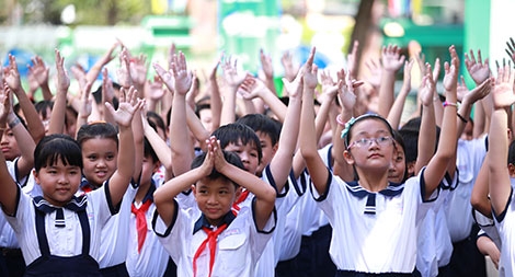 Câu chuyện đi học lớp 1 của hai cha con