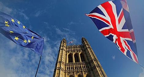 Trời đã tối, đường vẫn còn xa