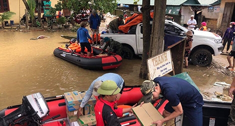 Tình người nơi rốn lũ