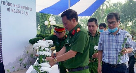 “Tưởng nhớ người đi, vì người ở lại”