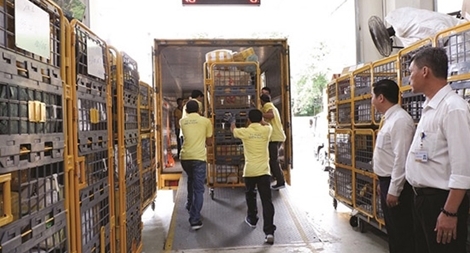 Mua sắm trực tuyến tưng bừng khuyến mại dịp cuối năm