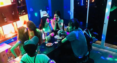 Quán bar kiểu Nhật trên đất Việt: Những nàng geisha “dị bản”