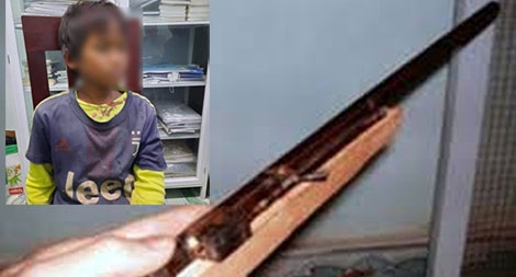 Bé trai 10 tuổi dùng súng bắn trọng thương 3 người thân