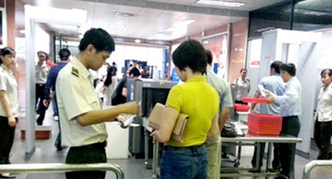 Ngăn chặn hành khách sử dụng giấy tờ không đúng quy định khi bay