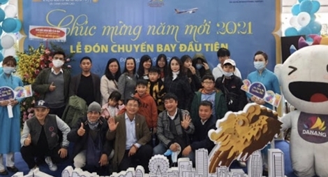 Vietnam Airlines Group chào đón các vị khách đầu tiên trong năm 2021 trên cả nước
