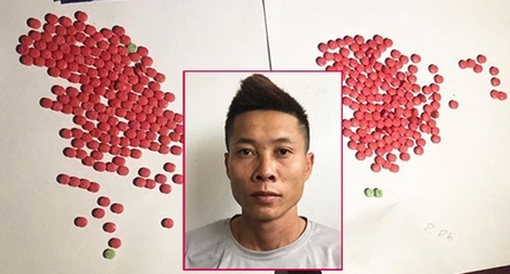 “Khóa tay” con nghiện nhiễm HIV cùng 400 viên ma túy tổng hợp