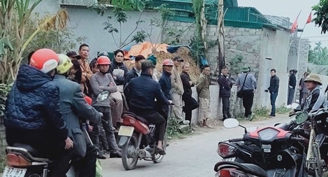 Vợ trọng thương, chồng và con nhỏ tử vong trong ngôi nhà bốc cháy