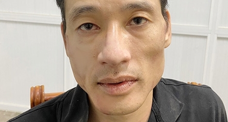 Khởi tố 2 đối tượng dùng xăng, đe doạ giết người