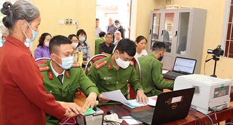 Những chuyện cảm động ở điểm cấp căn cước công dân