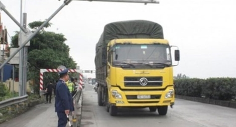 Áp dụng xử phạt nguội, ngăn việc “chống lưng” cho xe quá tải