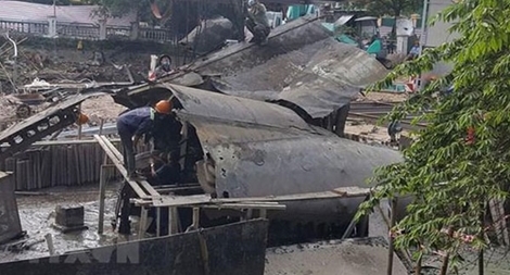 Trục vớt xác máy bay B52 tại di tích hồ Hữu Tiệp phục vụ công tác duy tu, bảo trì