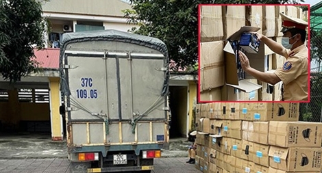 Phát hiện xe tải chở 122.500 khẩu trang không rõ nguồn gốc xuất xứ