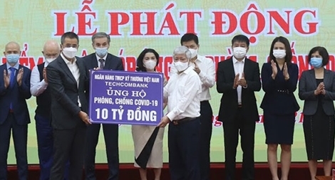 Techcombank tiếp tục ủng hộ 10 tỷ đồng đề phòng chống và đẩy lùi dịch COVID-19