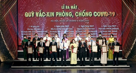 VietinBank ủng hộ 60 tỷ đồng Quỹ vaccine phòng chống COVID-19 
