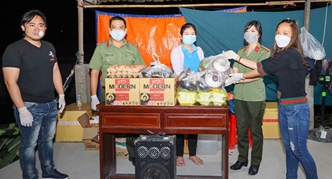 Nghĩa tình trong mùa dịch COVID-19