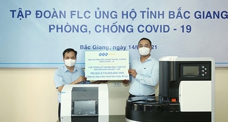 Tập đoàn FLC trao tặng Bắc Giang 3 hệ thống xét nghiệm COVID-19