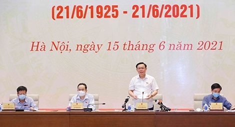 Báo chí đưa "hơi thở cuộc sống" vào nghị trường