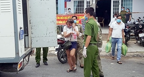 (NÓNG TRONG TUẦN) Cắn Cảnh sát để “thông chốt” phòng dịch; triệt phá đường dây cá độ bóng đá “khủng”