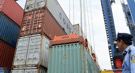 Nhiều container hàng bị tắc nghẽn