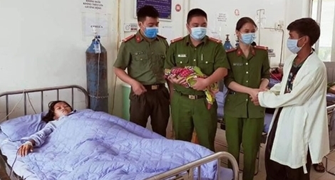 3 CBCS công an huyện hiến máu cứu sống sản phụ