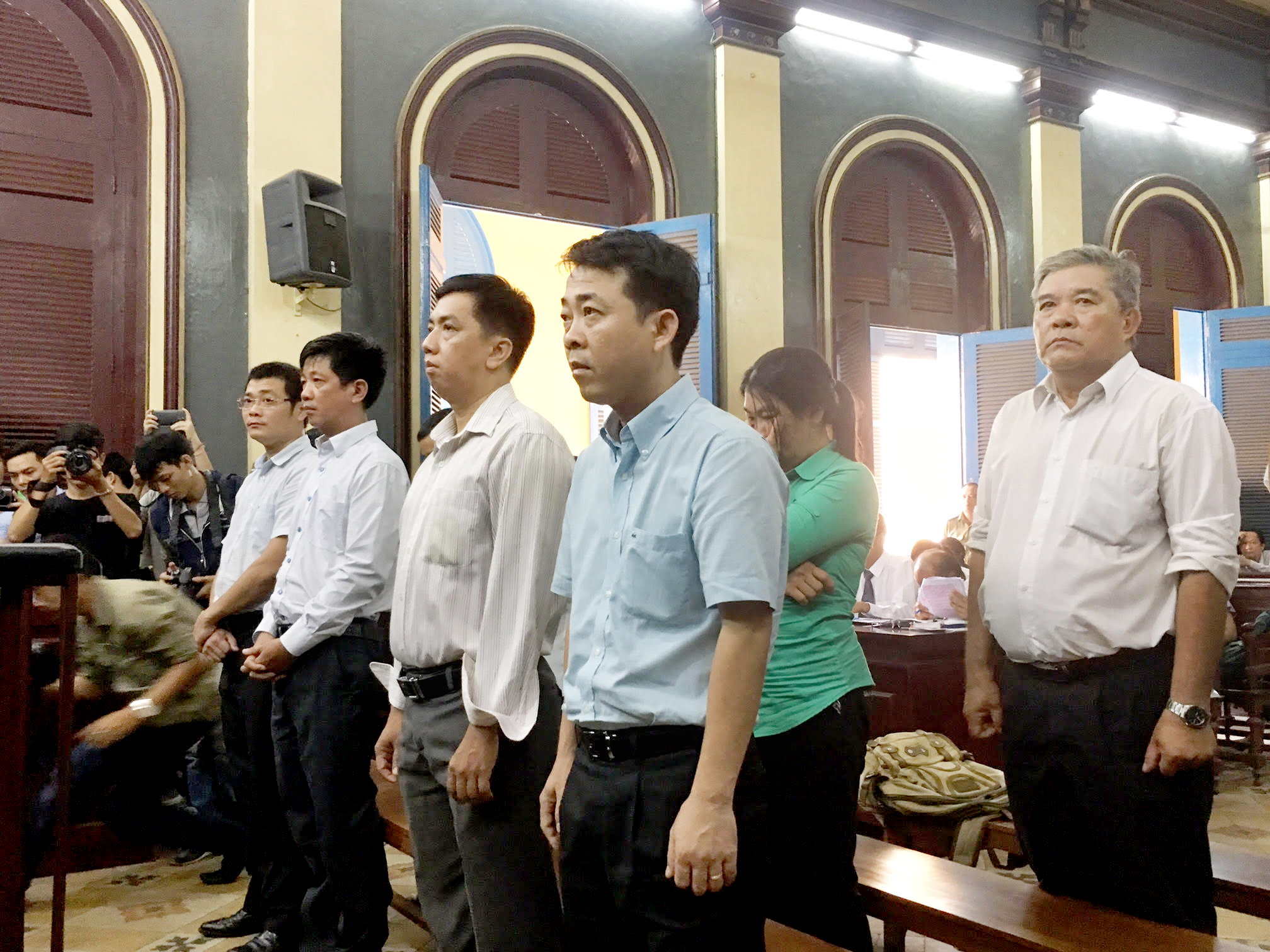 Đề nghị huỷ án điều tra lại vụ buôn lậu thuốc ung thư giả