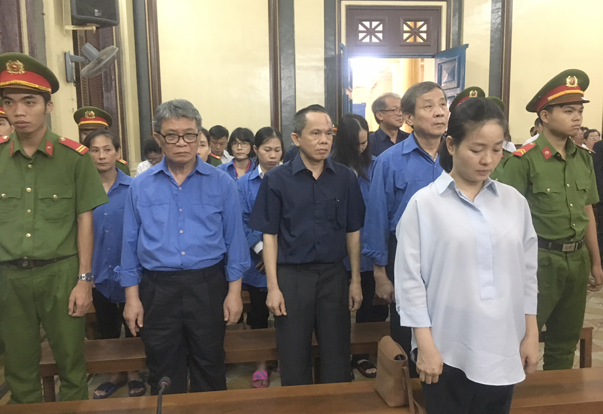 Bác yêu cầu đề nghị hoãn phiên toà của các luật sư bà Hứa Thị Phấn