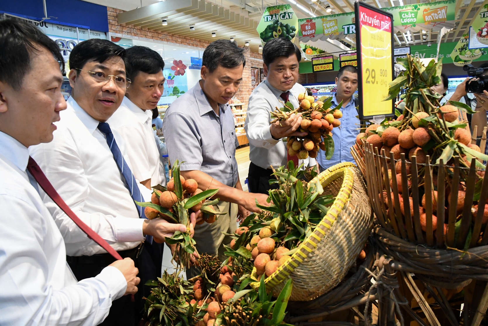 Vải thiều xuất khẩu qua đầu mối hệ thống bán lẻ