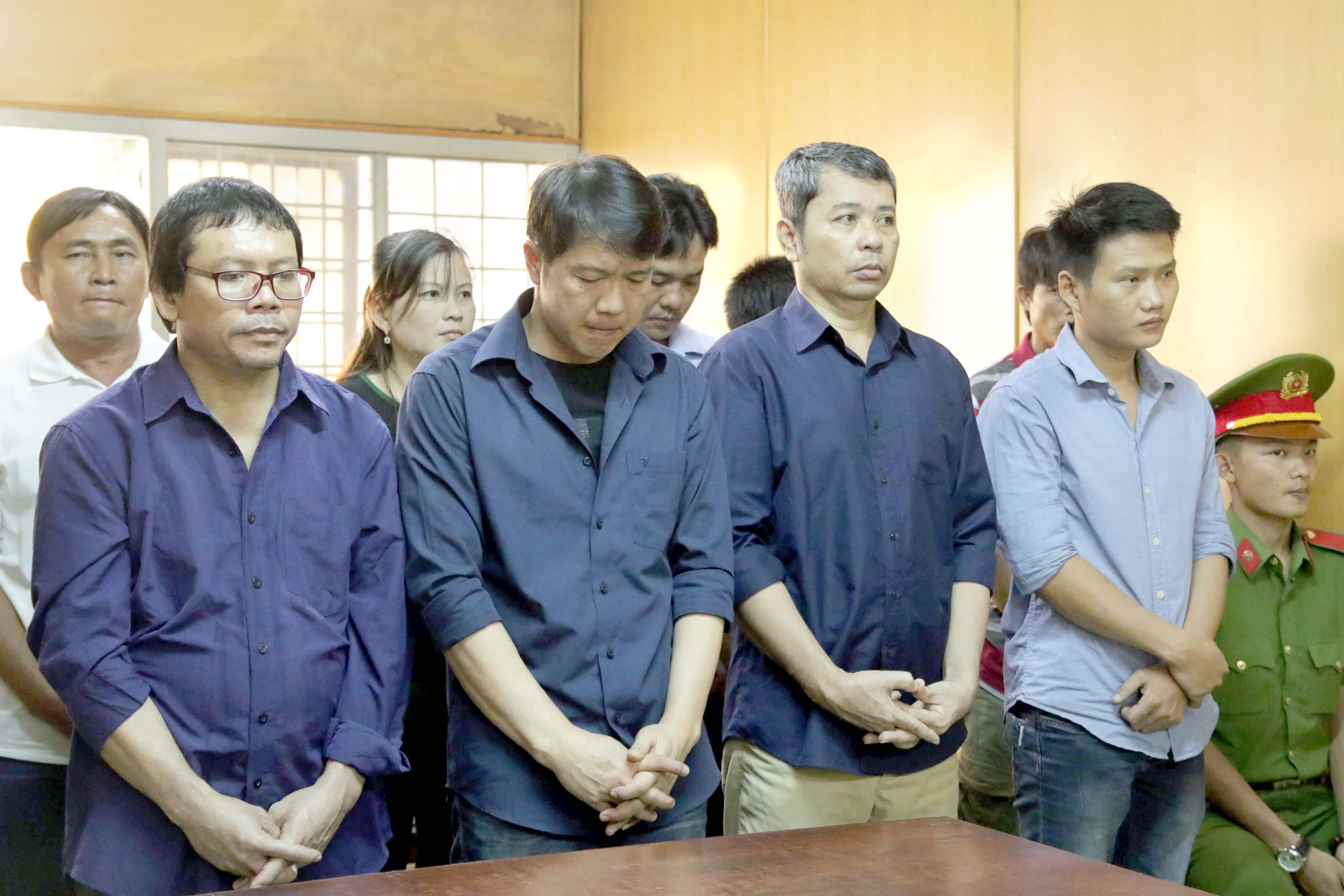 6 bị cáo trong đường dây mua bán logo “xe vua” kháng cáo