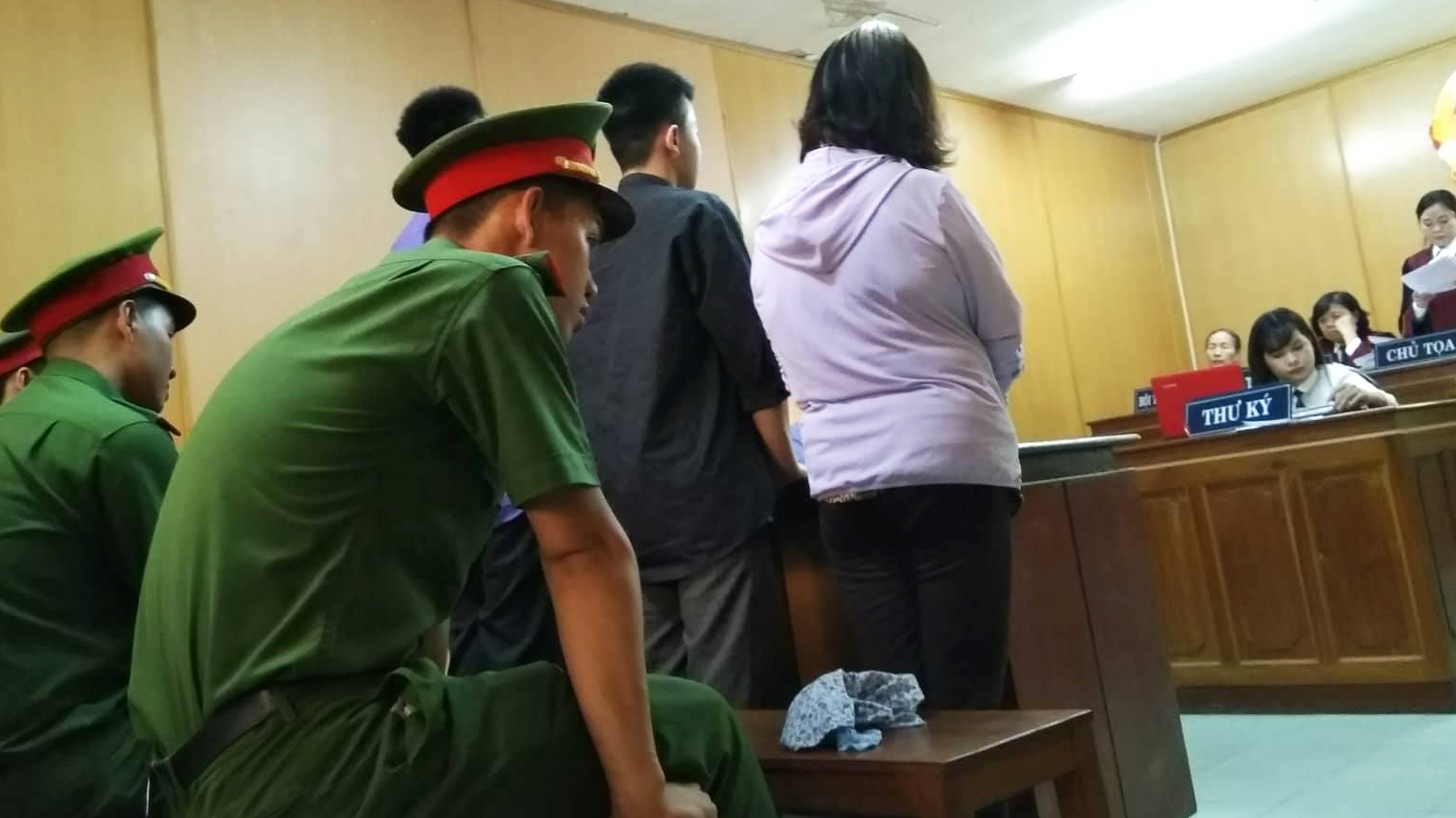 Cụ bà 71 tuổi thuê người nổ súng đòi nợ ở quận Tân Phú được hưởng án treo